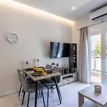 Neaira City Apartment Near The Beach