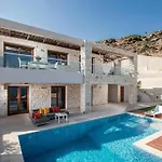 Omega House In Crete