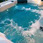 Noir Residence - Chic 2Br House Near Maleme Beach